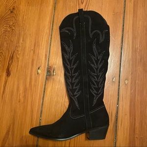 Black cowgirl boots